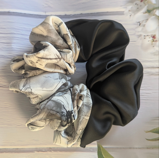 Elegant Two-Tone Scrunchie – Effortless Style for Any Occasion